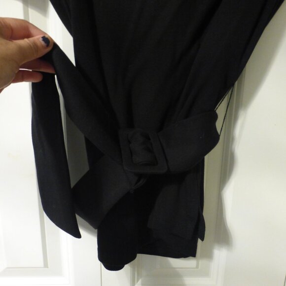 LE CHATEAU black short sleeve casual top with removable waist belt - Picture 3 of 6